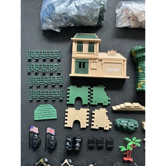 3 otters 120PCS Army Men Military Set, Army Men Toy Soldiers Military Figures - Picture 7 of 8